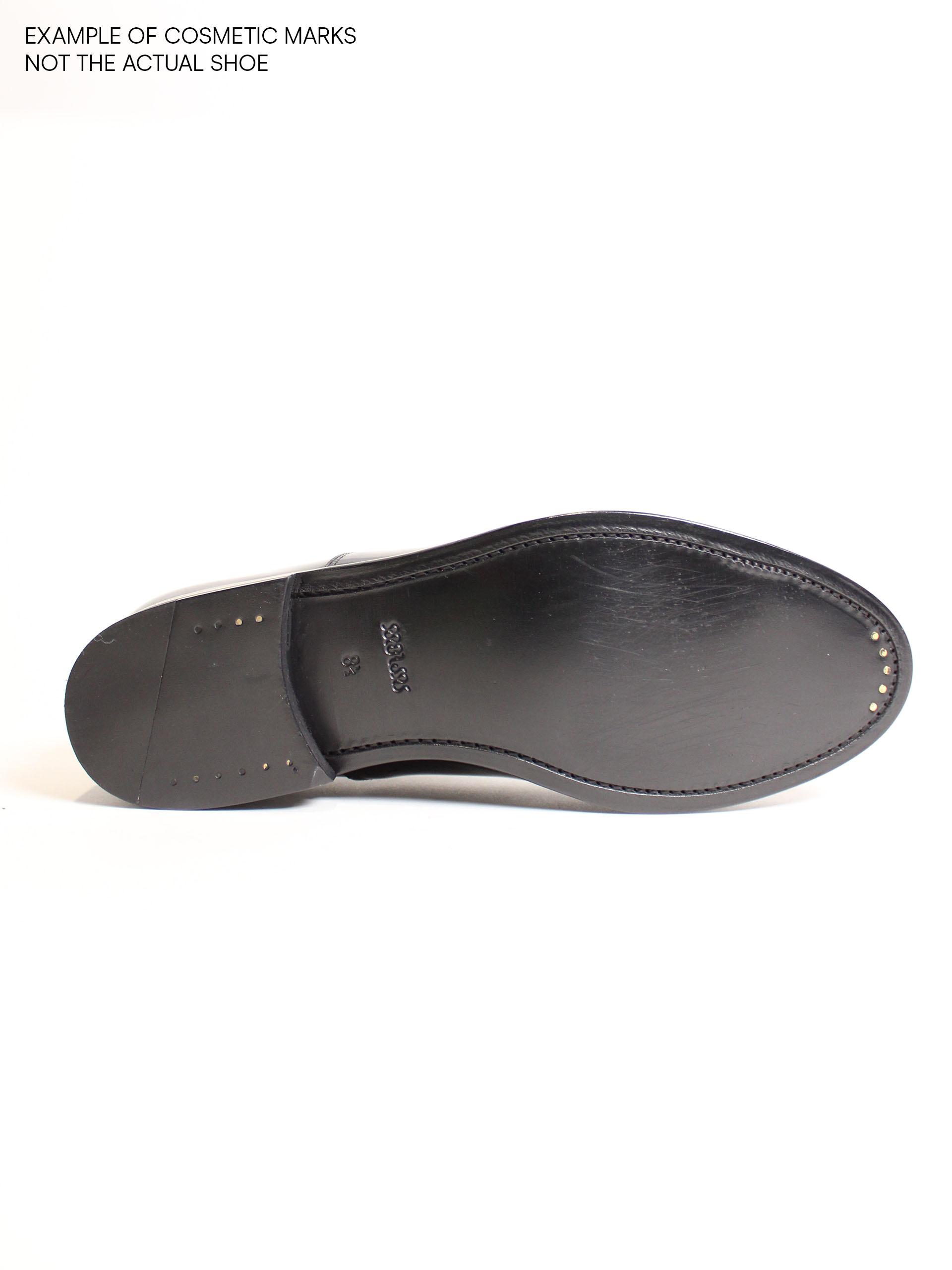 The Oxford - Signs of Wear