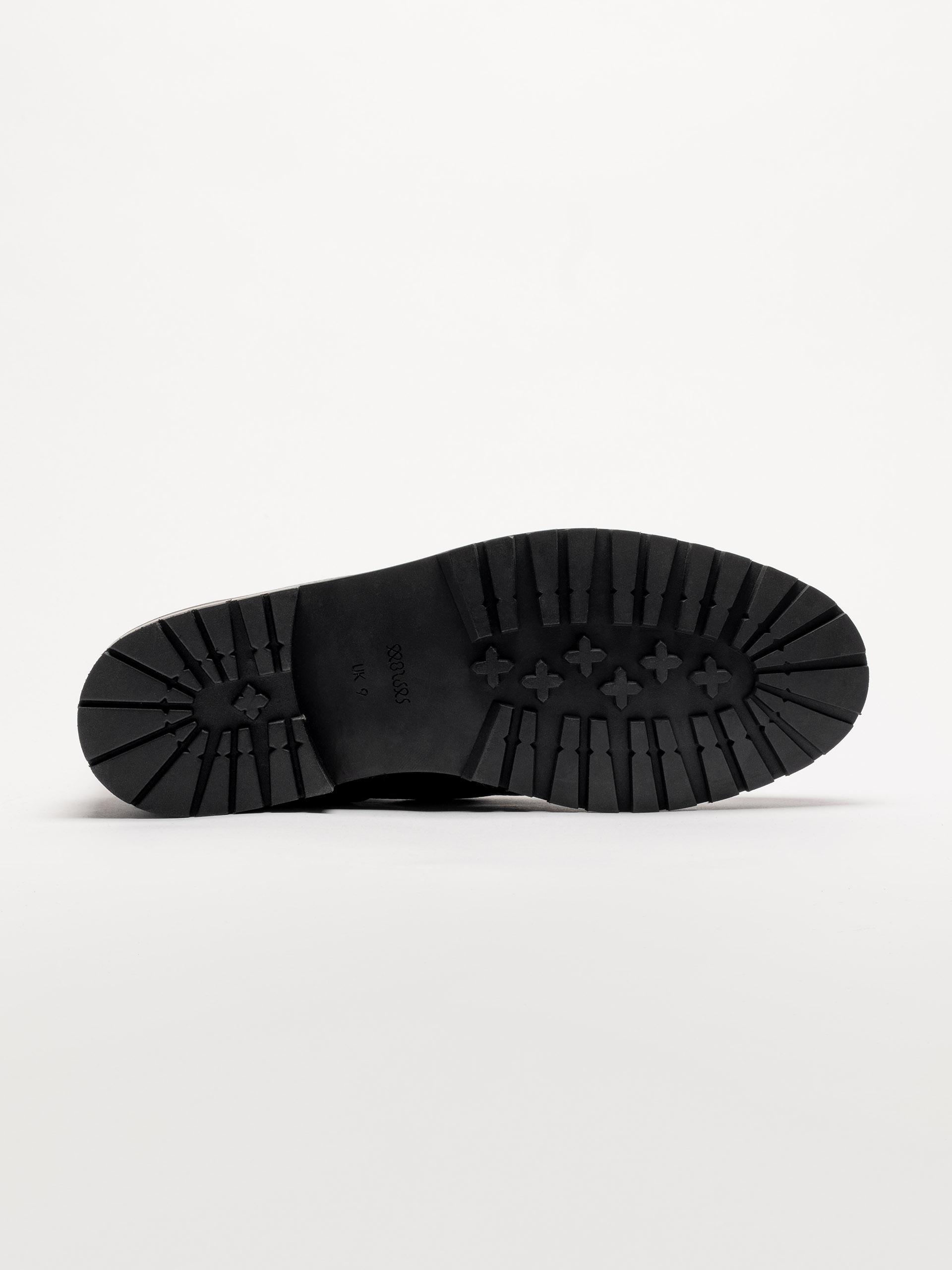The Moc Toe Chukka