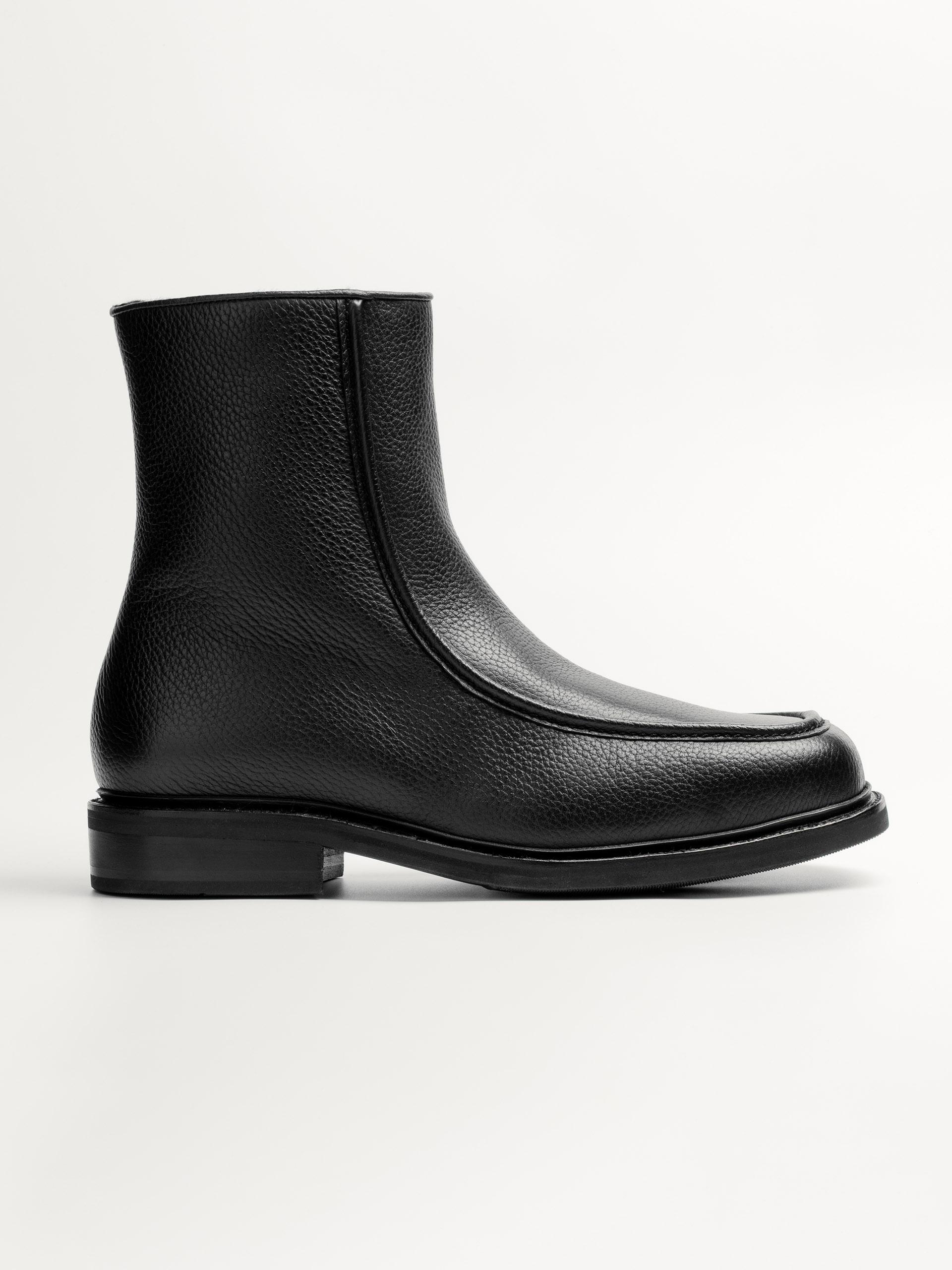 The Chalet Boot Black Grain 1