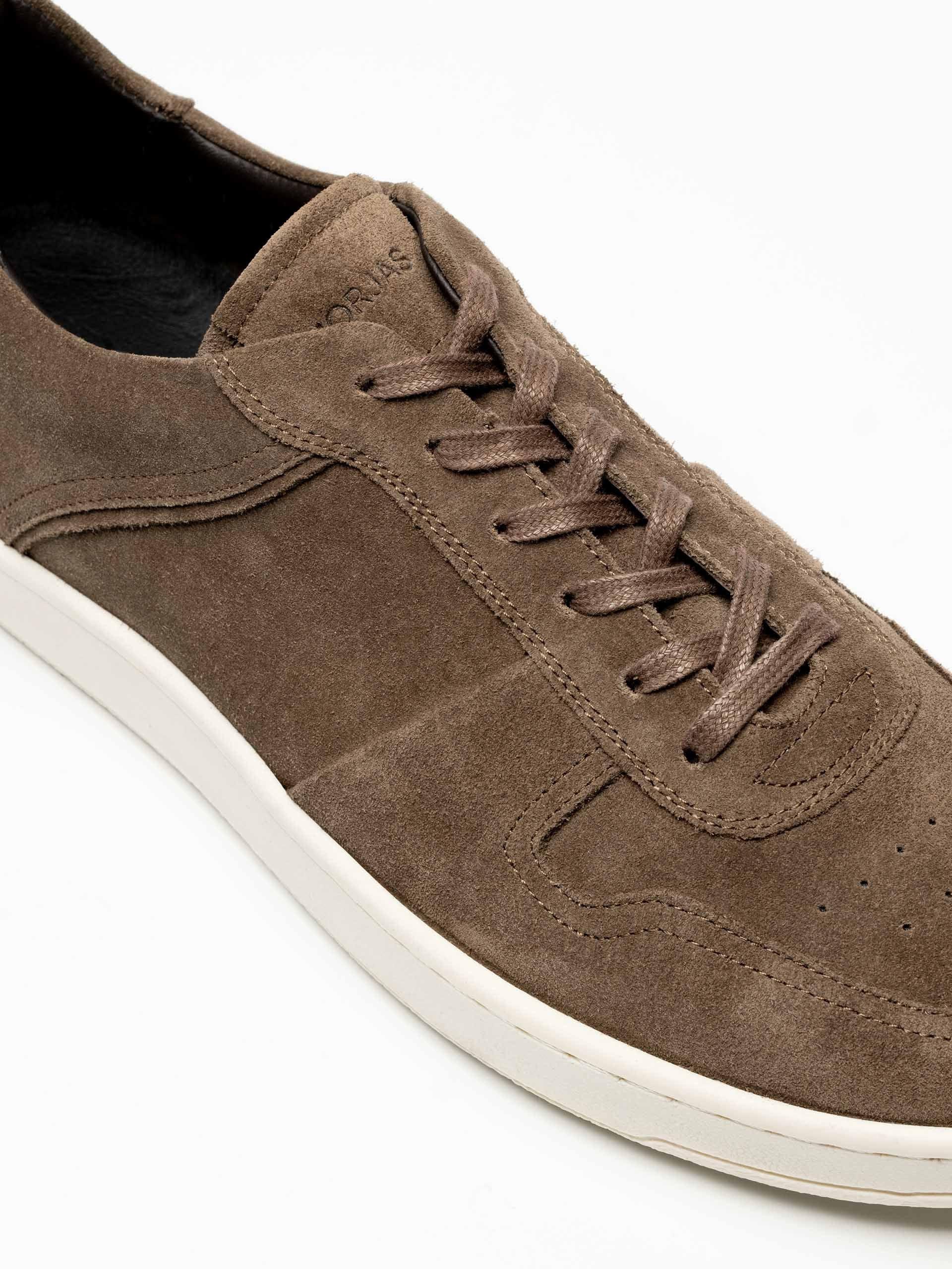 The Court Sneaker Nougat 2