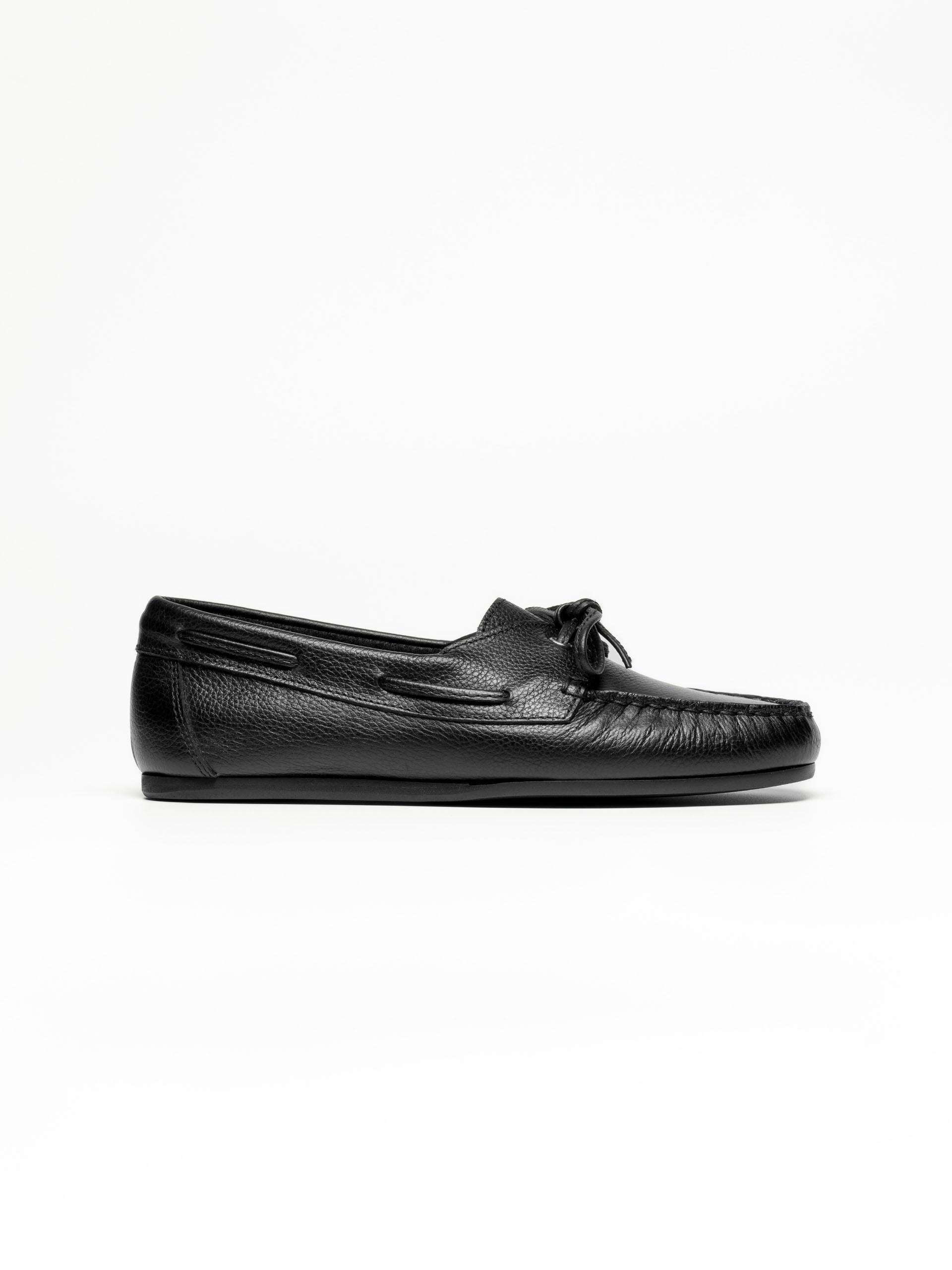 The Boat Shoe Black Grain 1