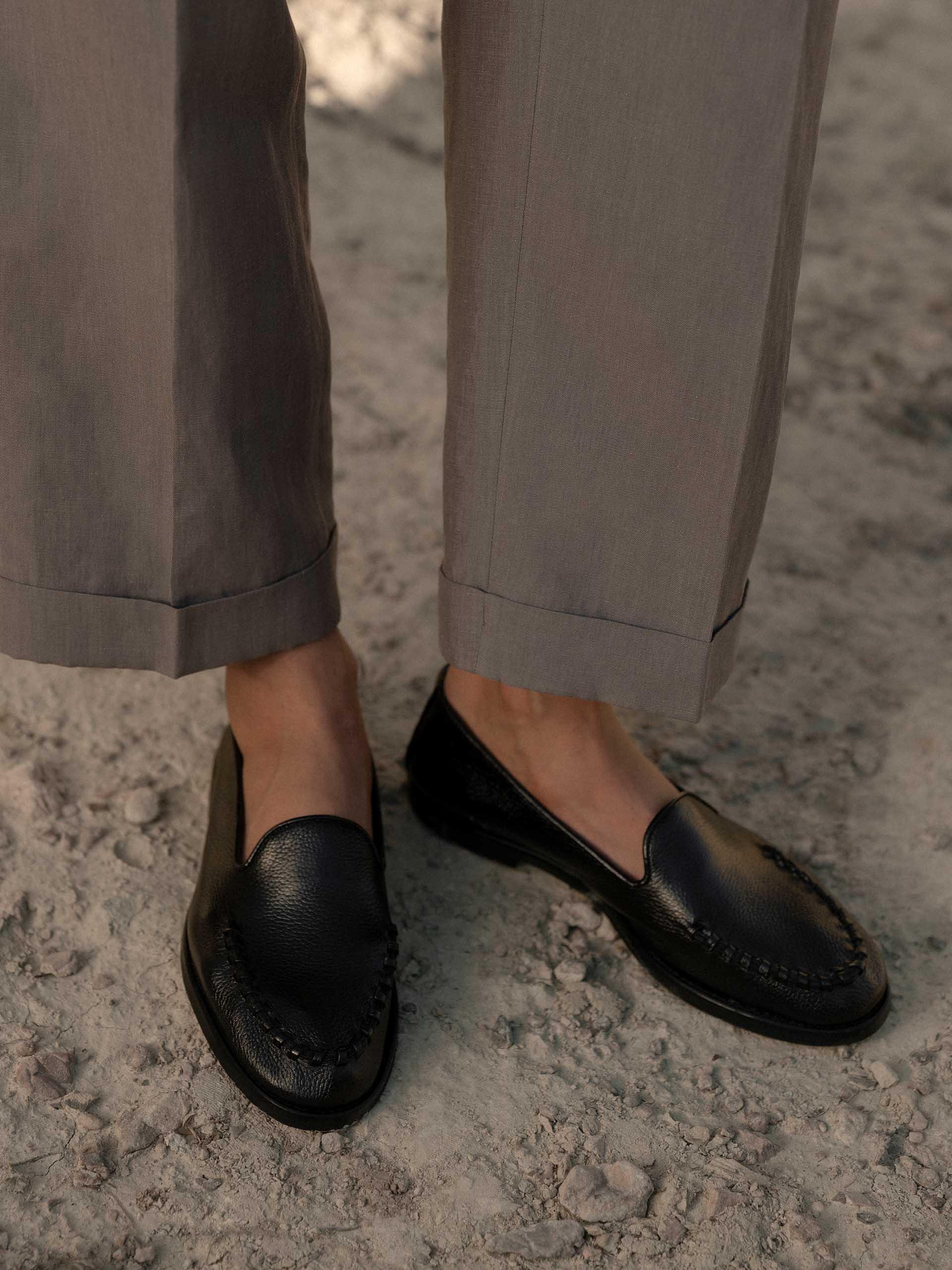 The Soft Moc Black Grain 2