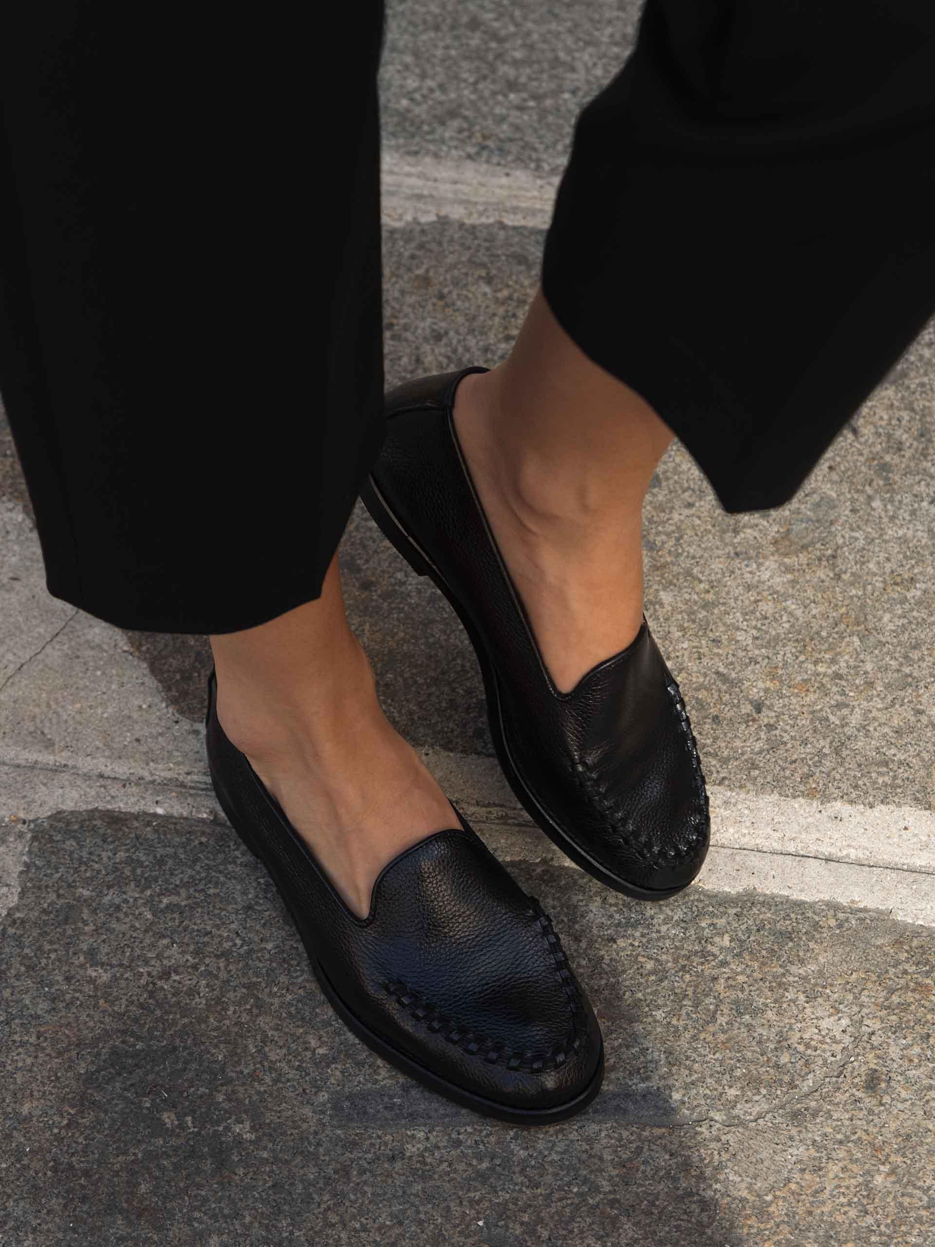The Soft Moc Black Grain 2