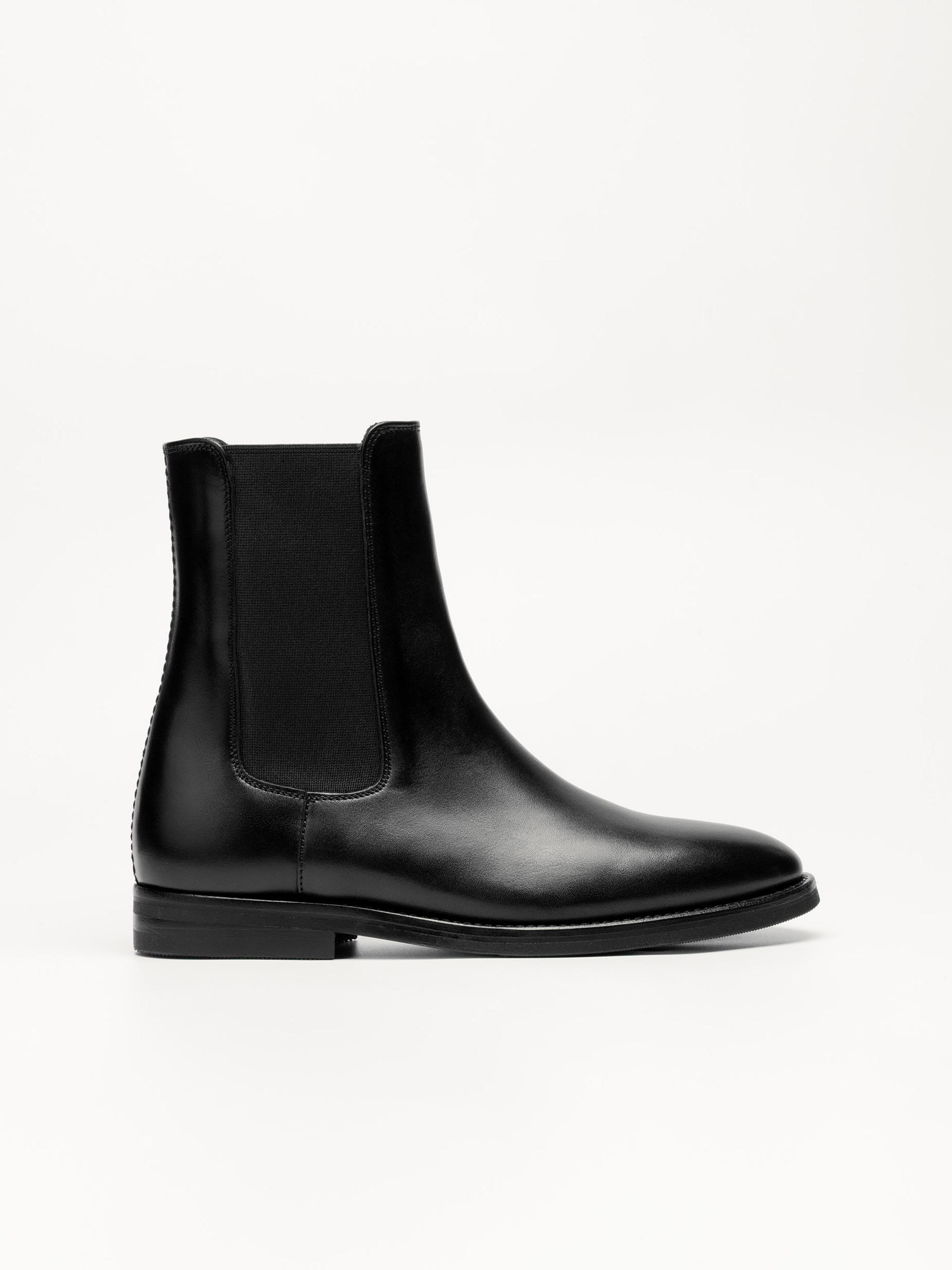 The Chelsea Boot Black Calf 1