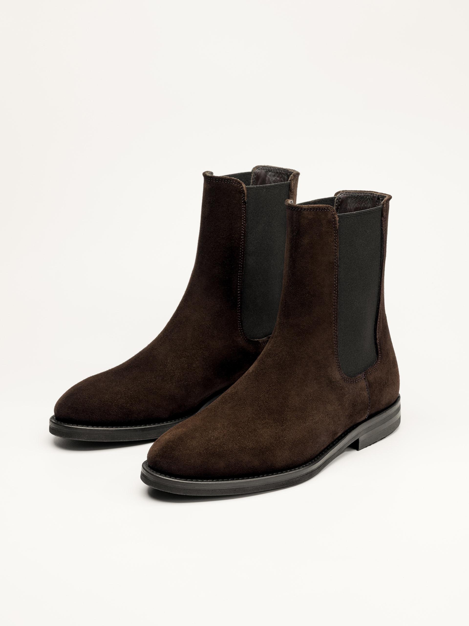 The Chelsea Boot Brown Suede 2