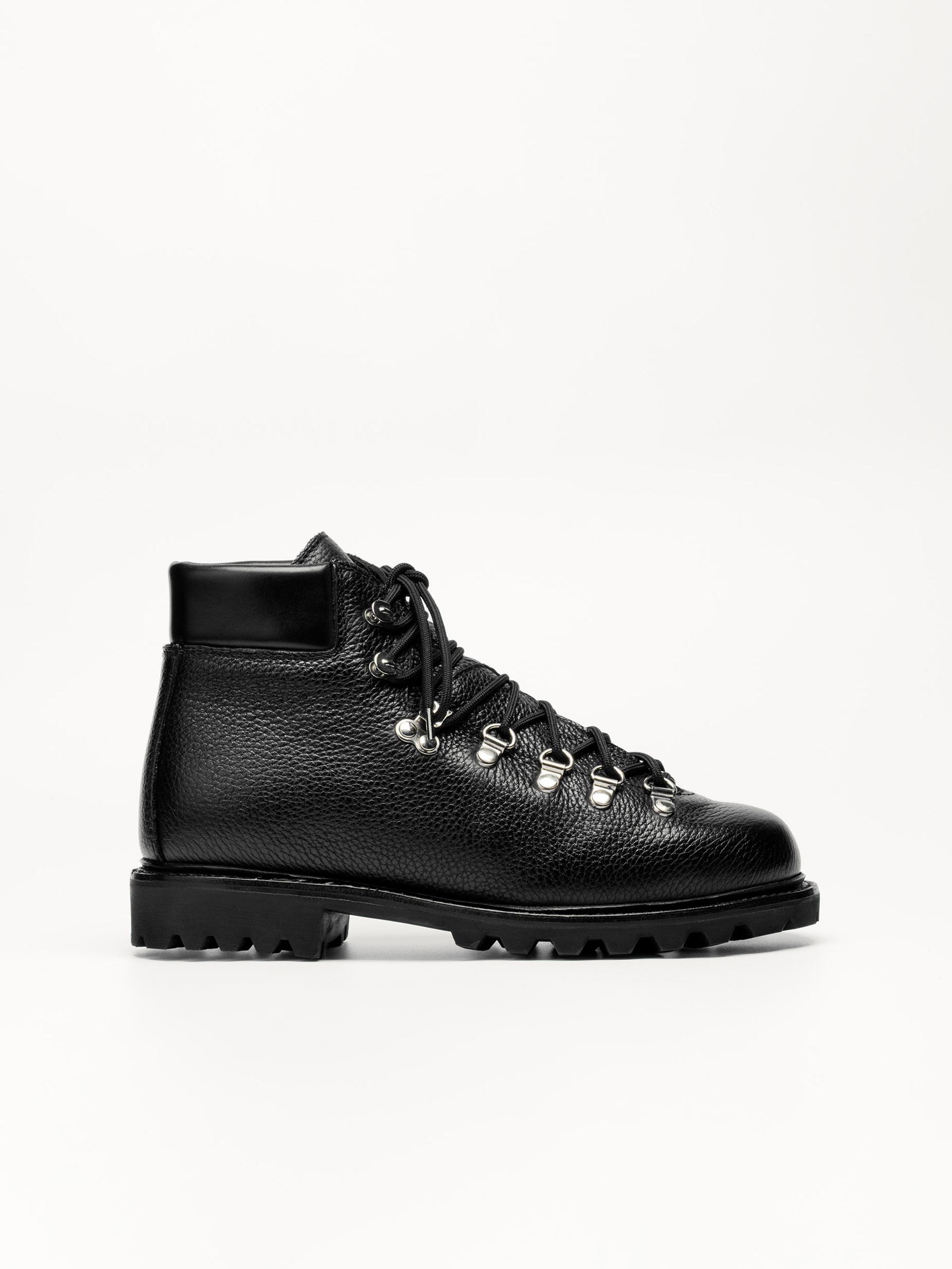 The Hiking Boot Black Grain 1