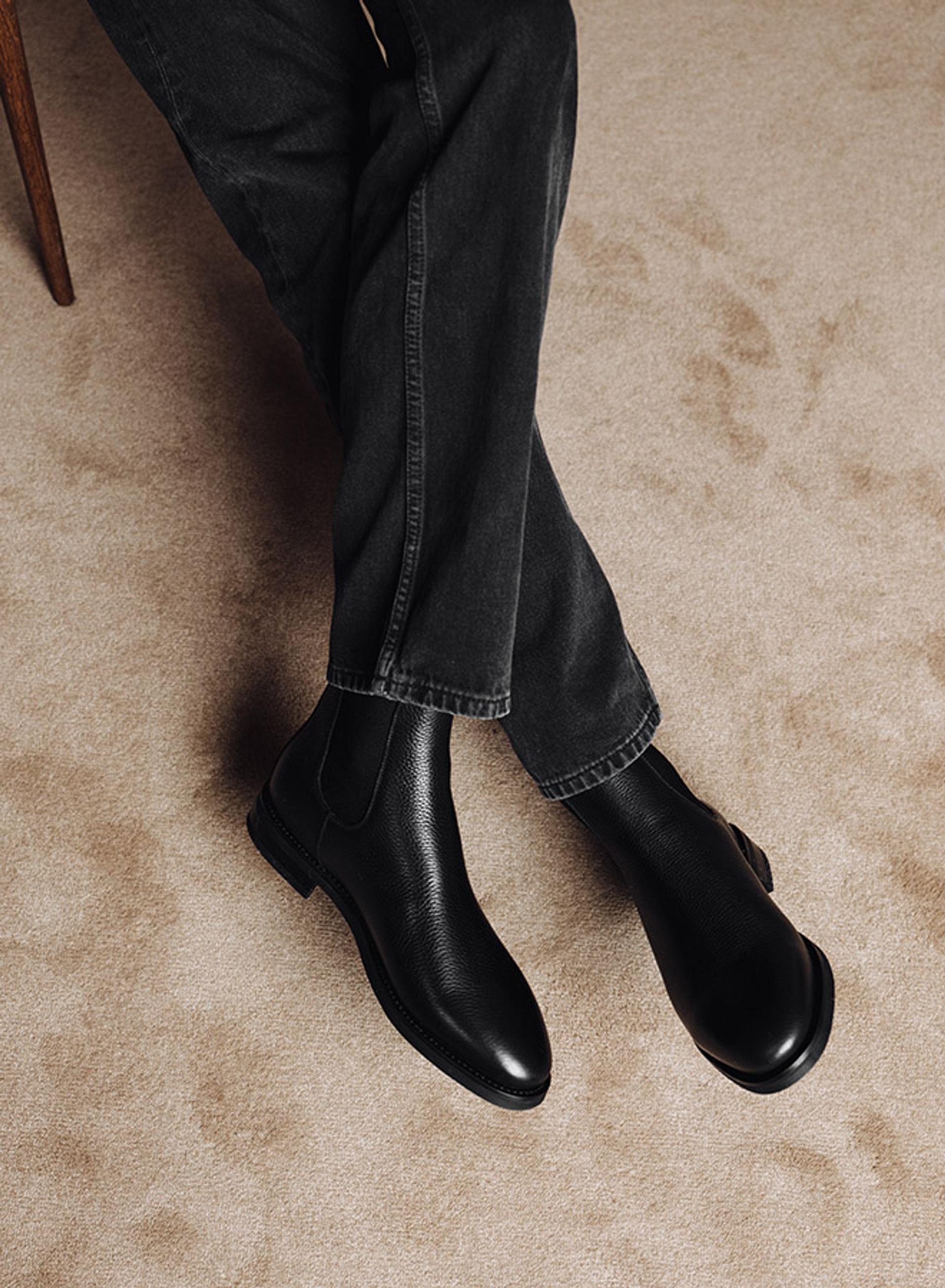 The Chelsea Boot Black Grain 2