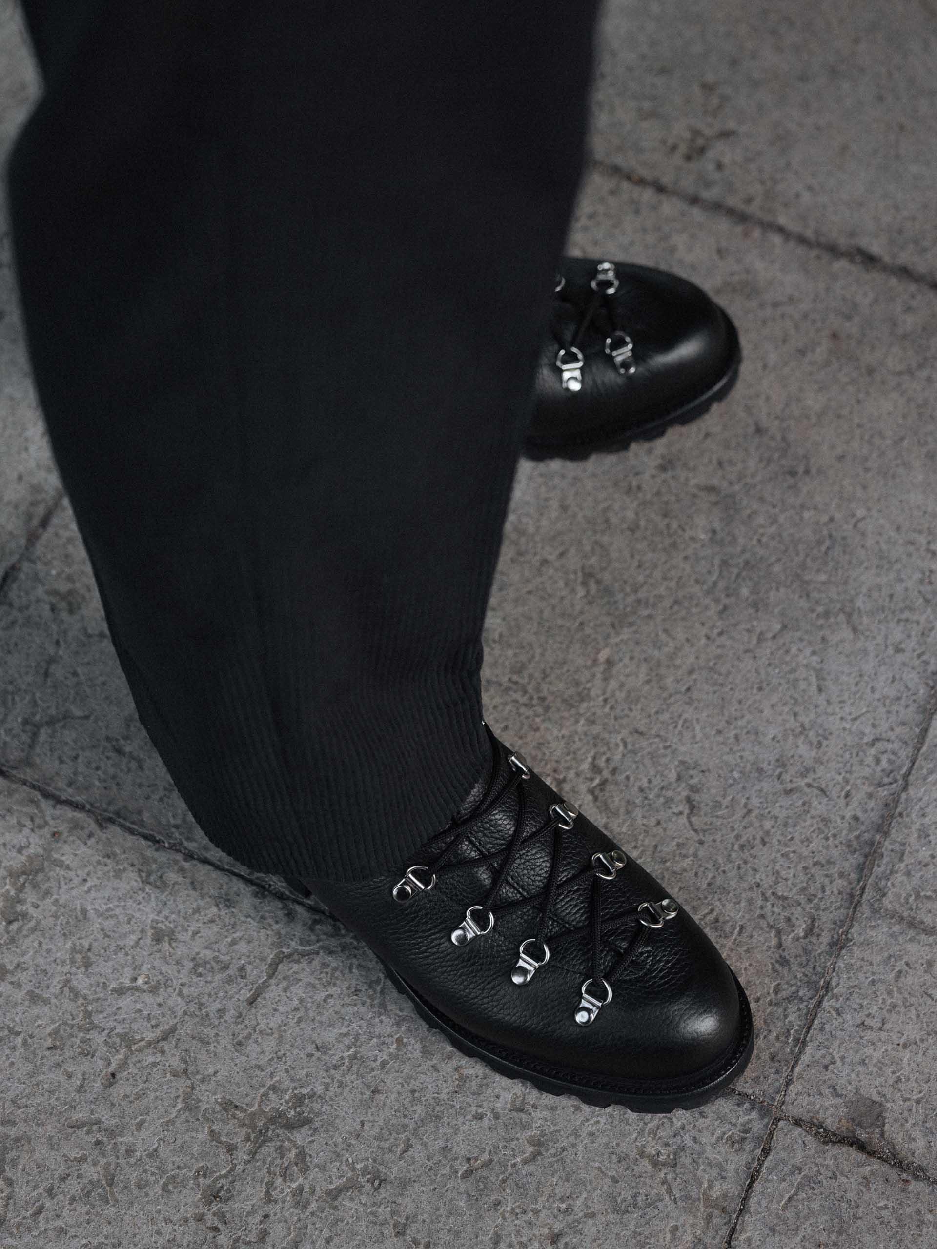 The Hiking Boot Black Grain 2
